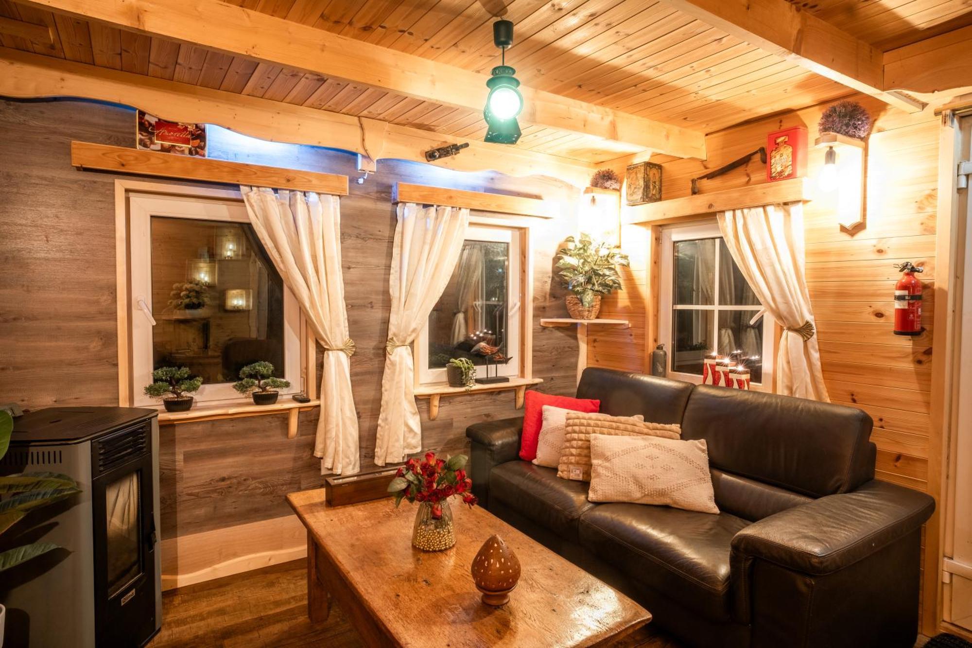 Julie Chalet *