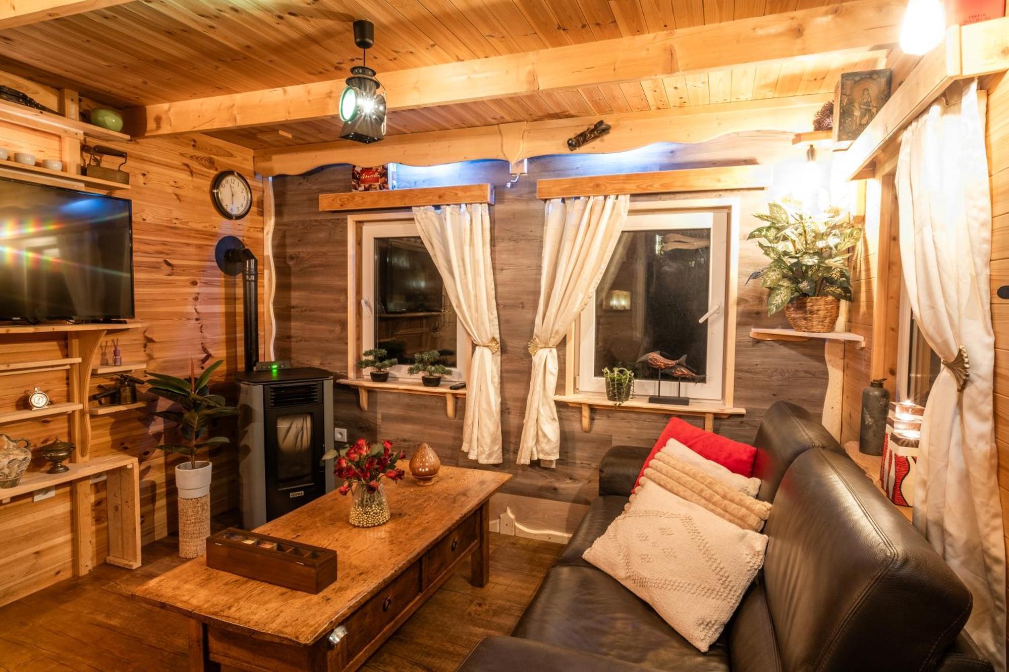 Julie Chalet Marenice